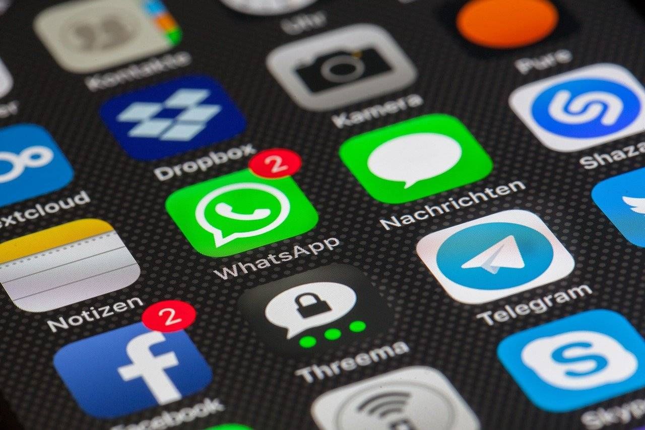 束縛されないゆるいつながり。 ソーシャルメディア　A loose connection that is not bound. Social media